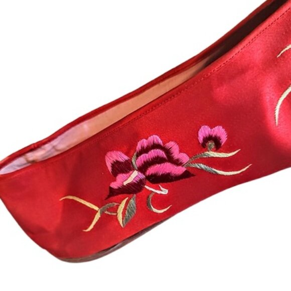 1960s Vintage Red Satin With Embroidered Flowers Chinese Slippers Shoes Flats - Picture 5 of 8
